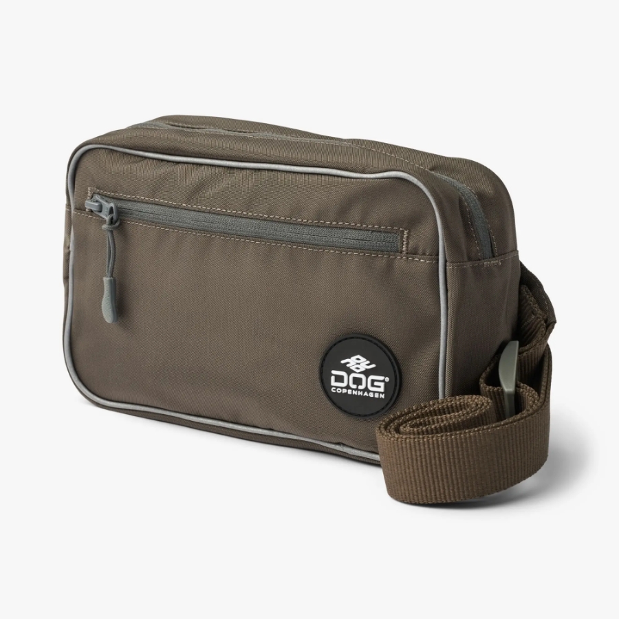 DOG Copenhagen（ドッグコペンハーゲン）のGo Explore Belt Bag（ゴーエクスプローラーベルトバッグ）の商品写真（モカ）
