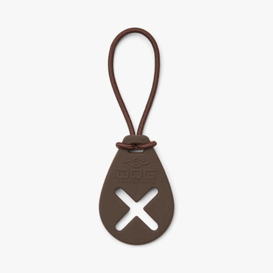 DOG Copenhagen（ドッグコペンハーゲン）のFlexy™ Poop Bag Holder（フレキシープープバッグホルダー）の商品写真（モカ）